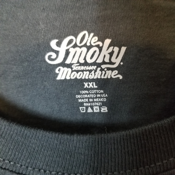 Ole Smoky Moonshine Christmas Tee NWT - Picture 3 of 7